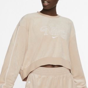 Beige Nike Sportswear Women's Crew	
Size S (4–6)